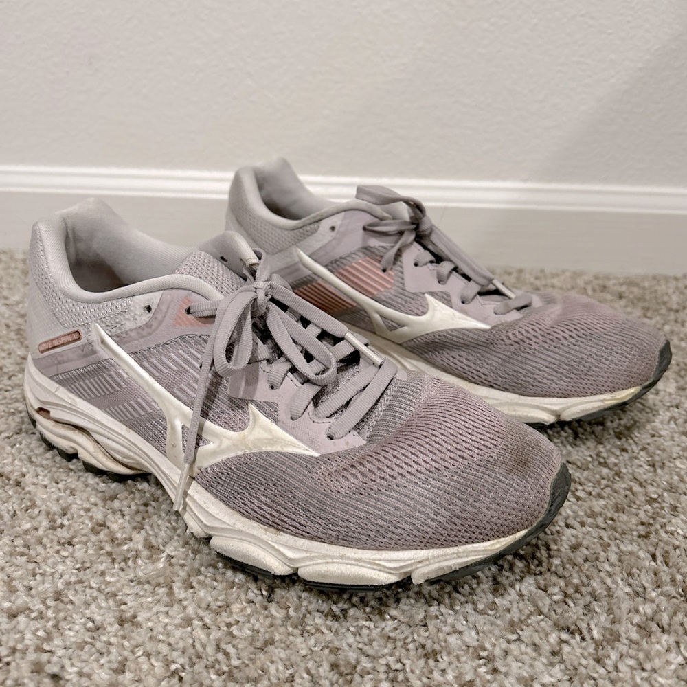 Size 9.5 - Mizuno Wave Inspire 16